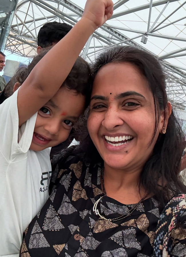 Lasya visited the shrine of Rama in Ayodhya on the festival day5