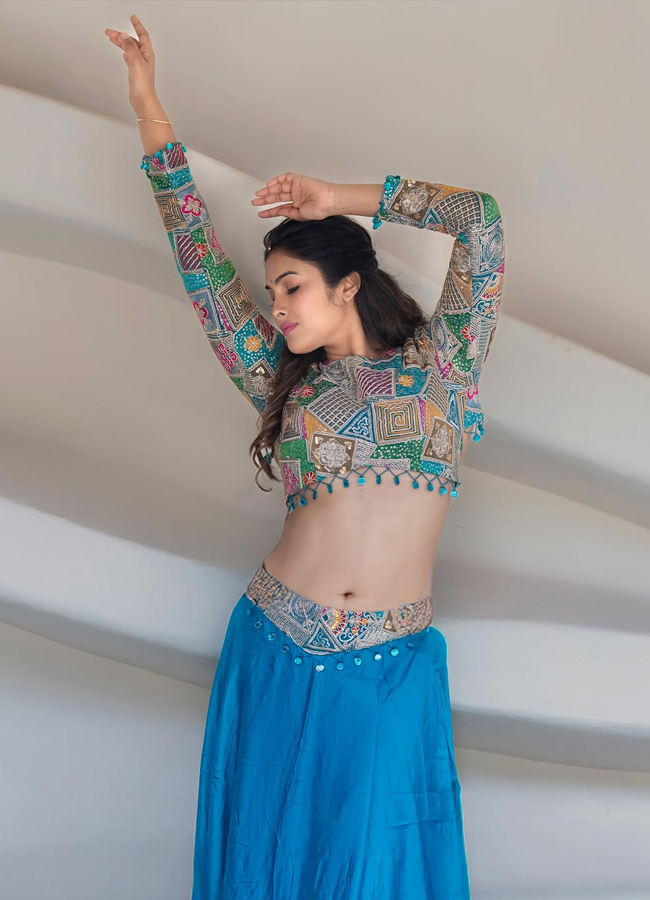 Biggboss actress divi latest stunning beautiful pictures 5
