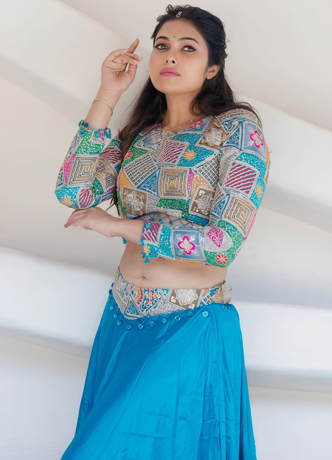 Biggboss actress divi latest stunning beautiful pictures 6