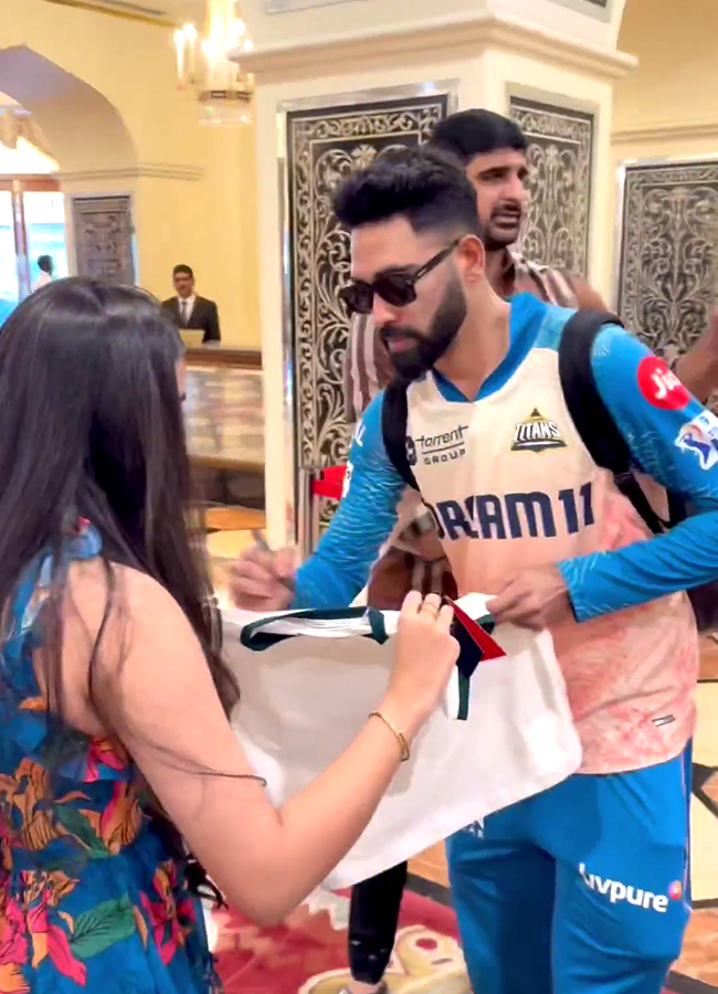 MLA Kaushik Reddy Meet Mohammed Siraj and Shubman Gill10