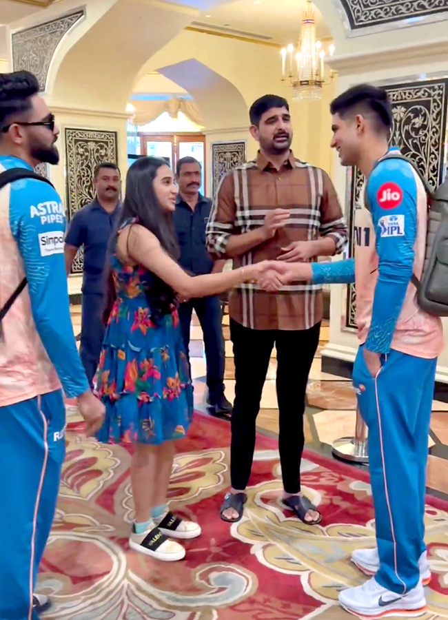 MLA Kaushik Reddy Meet Mohammed Siraj and Shubman Gill12