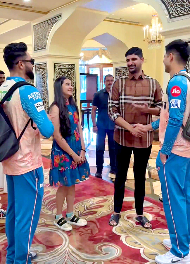 MLA Kaushik Reddy Meet Mohammed Siraj and Shubman Gill13