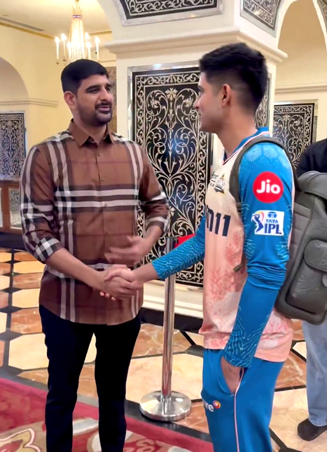MLA Kaushik Reddy Meet Mohammed Siraj and Shubman Gill7