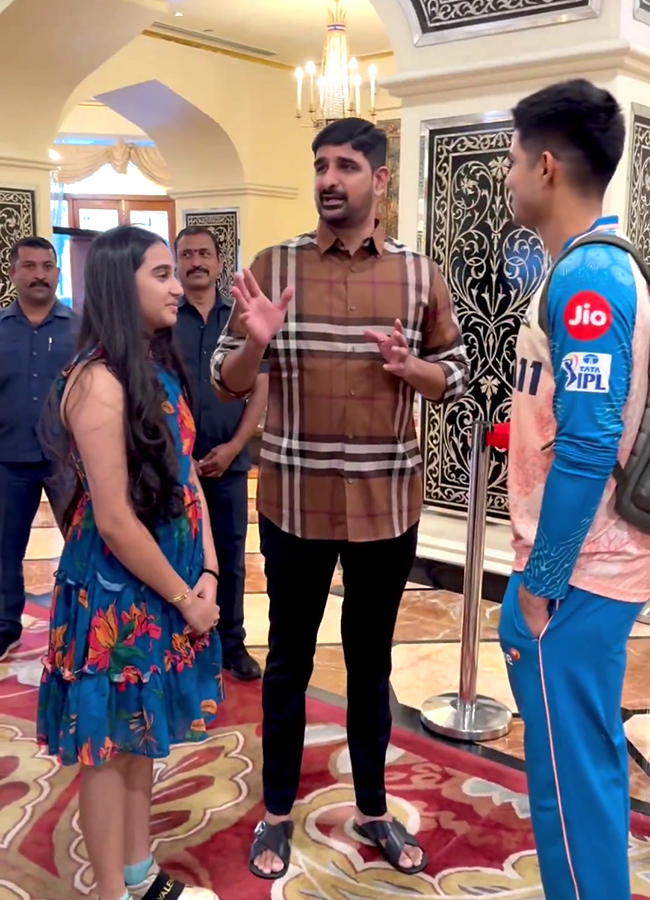 MLA Kaushik Reddy Meet Mohammed Siraj and Shubman Gill8