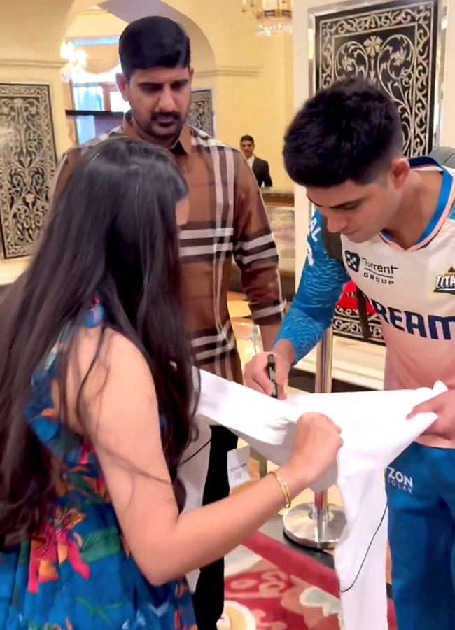 MLA Kaushik Reddy Meet Mohammed Siraj and Shubman Gill9