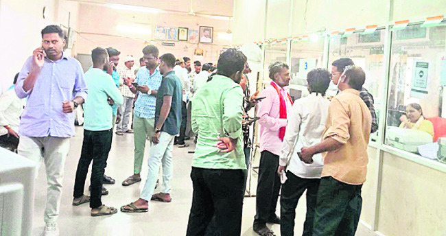 ● రిజిస్ట్రేషన్లు పెరిగినా తగ్గిన ఆదాయం ● గతేడాది కంటే 2