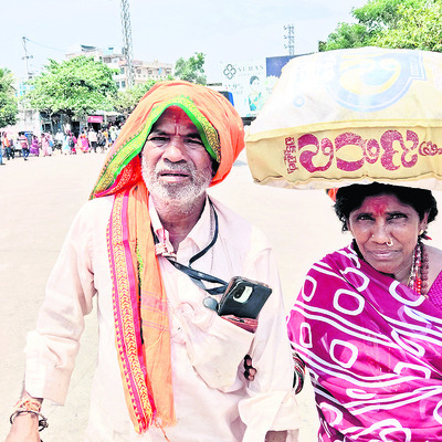 పోటెత్తిన భక్తులు.. వెంటాడిన అసౌకర్యాలు16