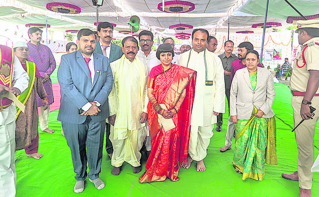 పోటెత్తిన భక్తులు.. వెంటాడిన అసౌకర్యాలు3