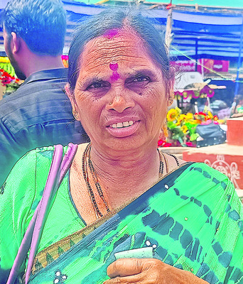 పోటెత్తిన భక్తులు.. వెంటాడిన అసౌకర్యాలు15