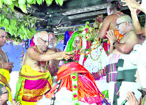 పులకించిన భక్త గిరి4