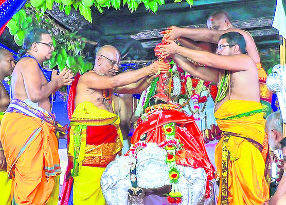 పులకించిన భక్త గిరి3