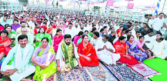 పులకించిన భక్త గిరి1