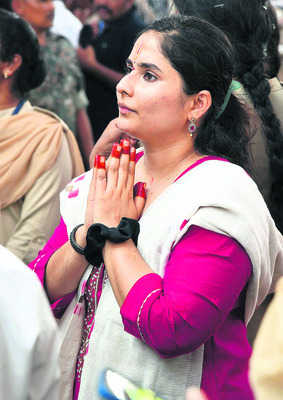 పులకించిన భక్త గిరి2