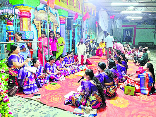ఆదిత్యుని సన్నిధిలో      మాజీ మంత్రి కొట్టు1