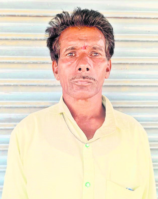  నడిచి వెళ్లాల్సిందే.. 
1