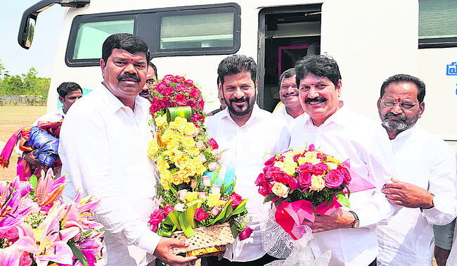 పోటెత్తిన భక్తులు.. వెంటాడిన అసౌకర్యాలు6