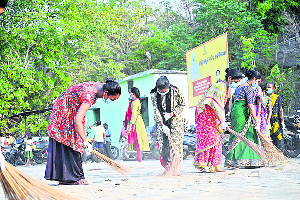 మల్కన్‌గిరిలో స్వచ్ఛభారత్‌ 1