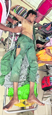 ట్రాక్టర్‌ బోల్తాపడి ఐదుగురికి గాయాలు1