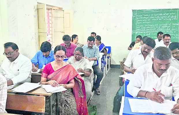 పండుగకు నోచని ఉపాధ్యాయులు 1