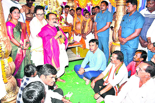 సమస్యలు పరిష్కరిస్తాం1