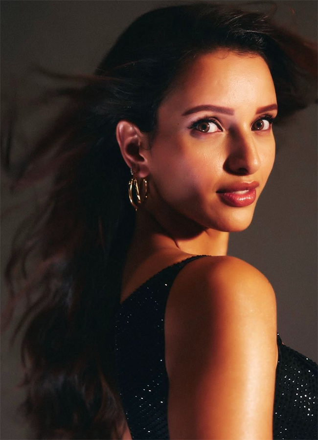 Animal Actress Tripti Dimri Stunning Looks Viral Pics14