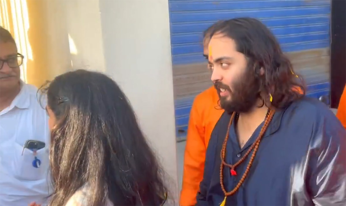 Nita Ambani on Anant Ambani Dwarka Padyatra Photos10