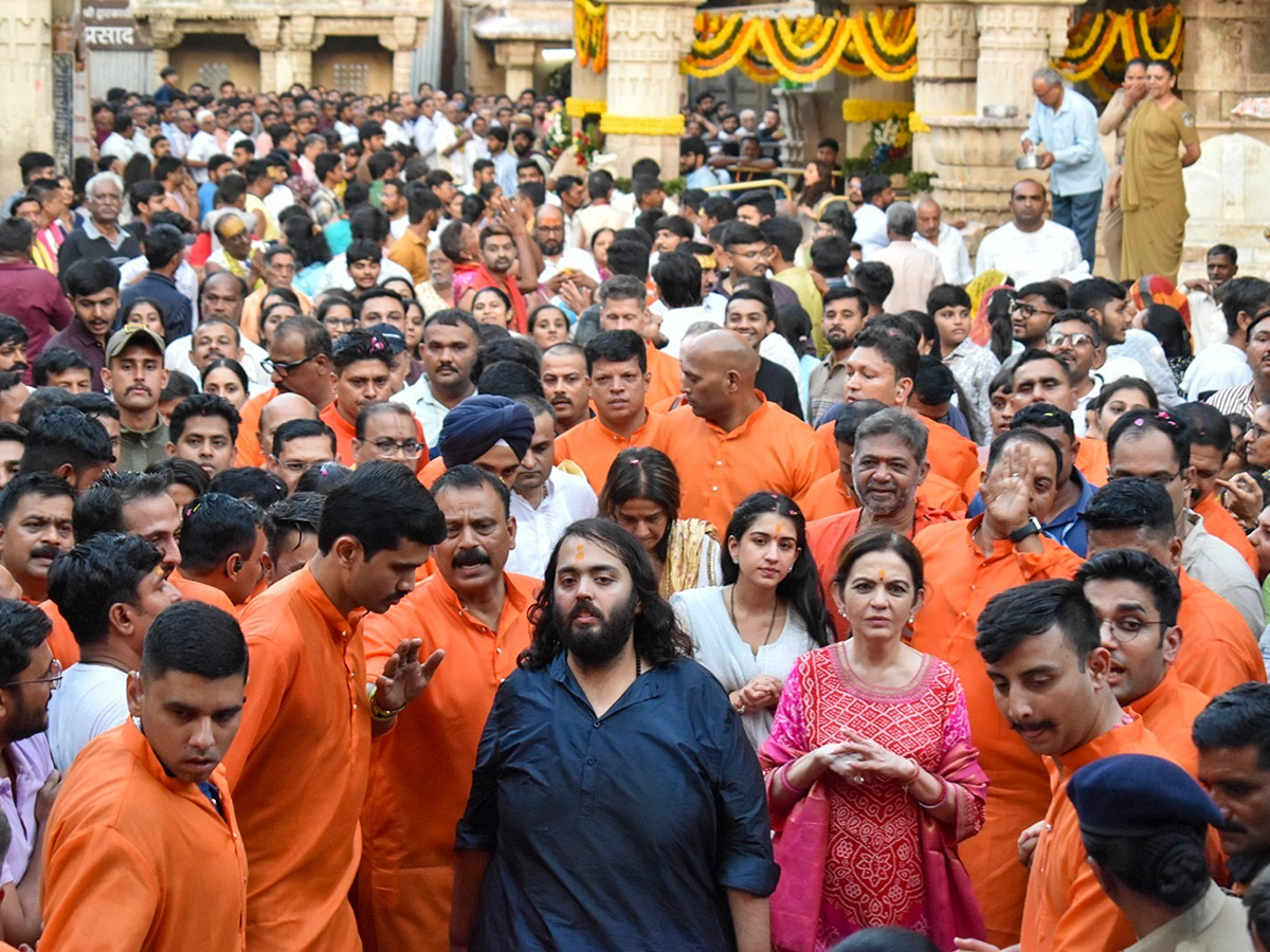 Nita Ambani on Anant Ambani Dwarka Padyatra Photos3