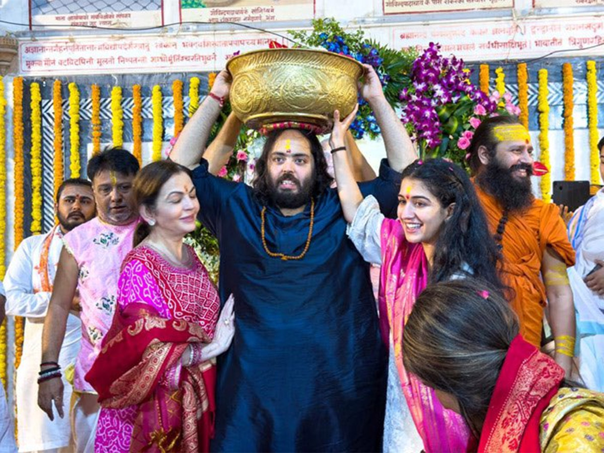Nita Ambani on Anant Ambani Dwarka Padyatra Photos6