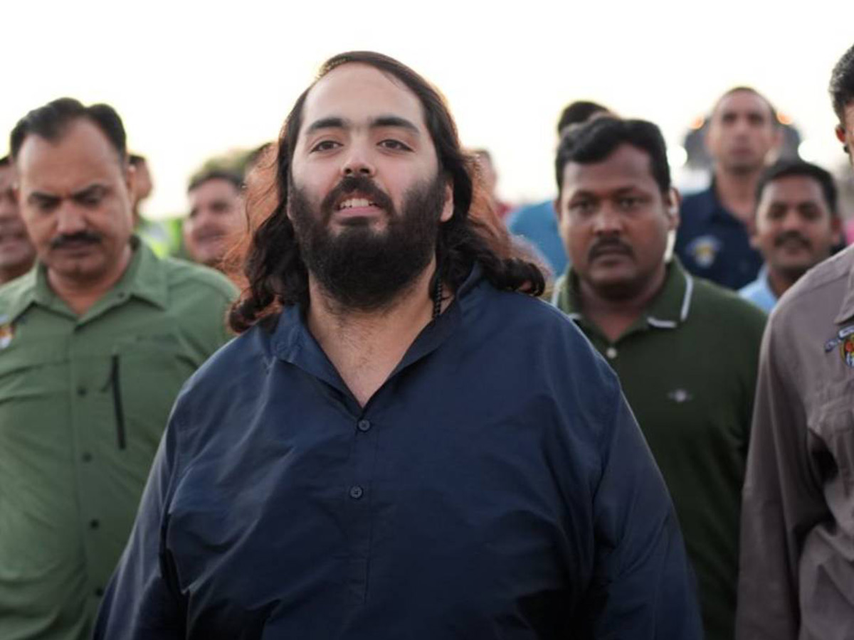 Nita Ambani on Anant Ambani Dwarka Padyatra Photos8