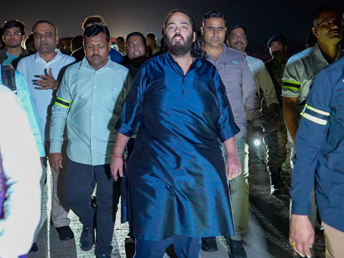 Nita Ambani on Anant Ambani Dwarka Padyatra Photos9