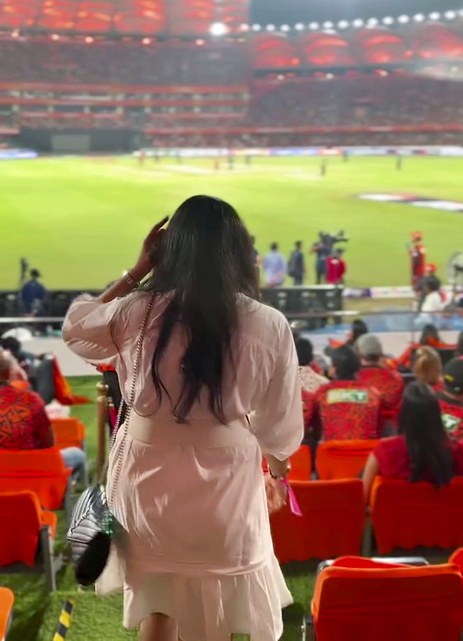 Tollywood Actress Sowmya Janu In IPL Match Viral photos10