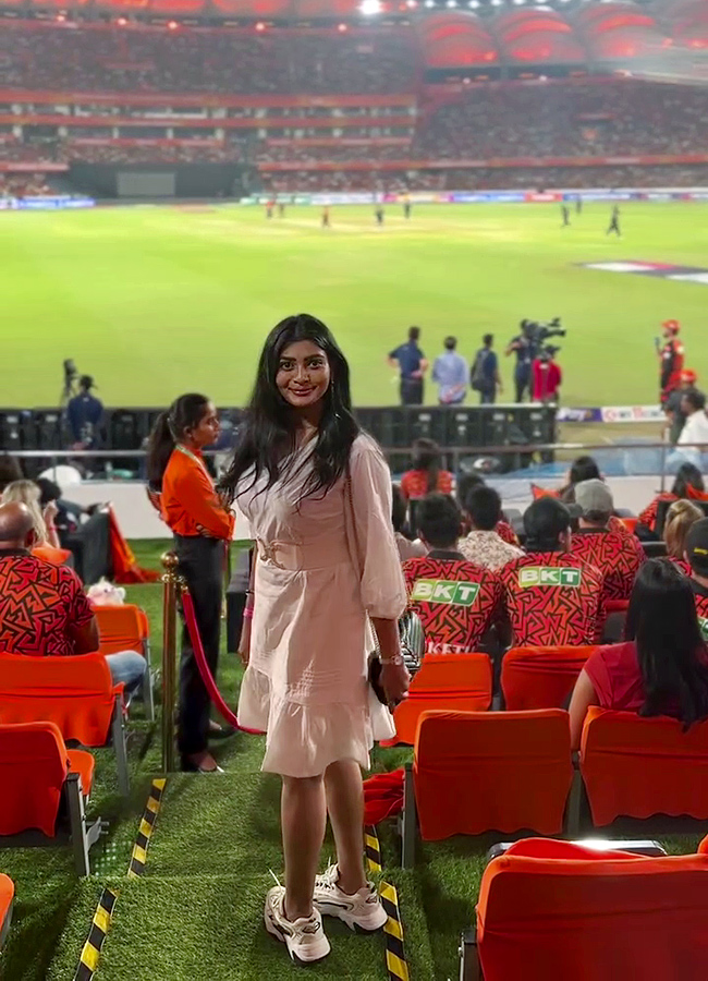 Tollywood Actress Sowmya Janu In IPL Match Viral photos11