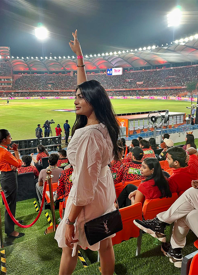 Tollywood Actress Sowmya Janu In IPL Match Viral photos13