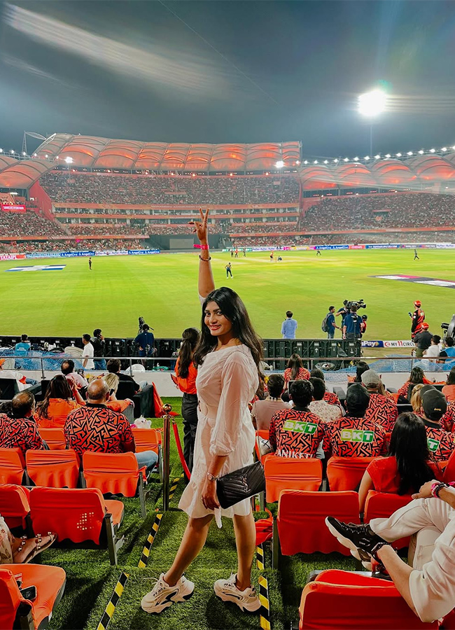 Tollywood Actress Sowmya Janu In IPL Match Viral photos2