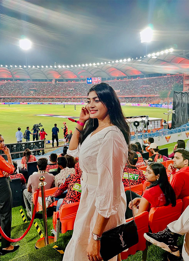 Tollywood Actress Sowmya Janu In IPL Match Viral photos3