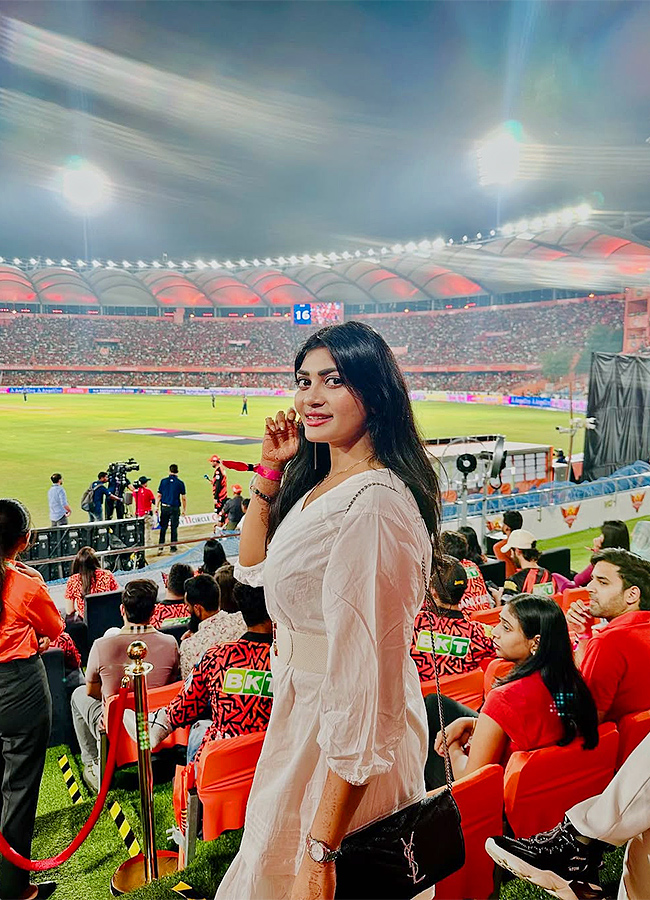 Tollywood Actress Sowmya Janu In IPL Match Viral photos5
