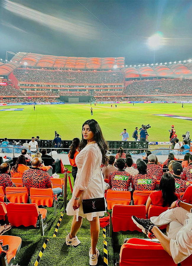 Tollywood Actress Sowmya Janu In IPL Match Viral photos6