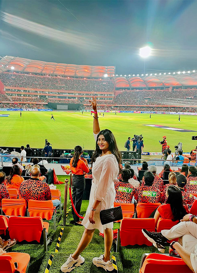 Tollywood Actress Sowmya Janu In IPL Match Viral photos7
