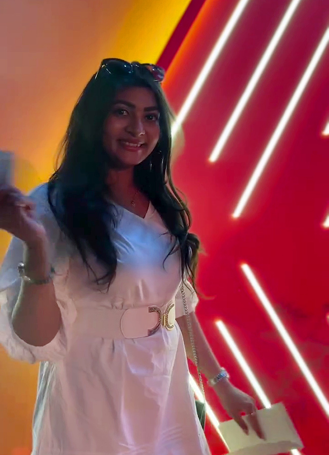 Tollywood Actress Sowmya Janu In IPL Match Viral photos8