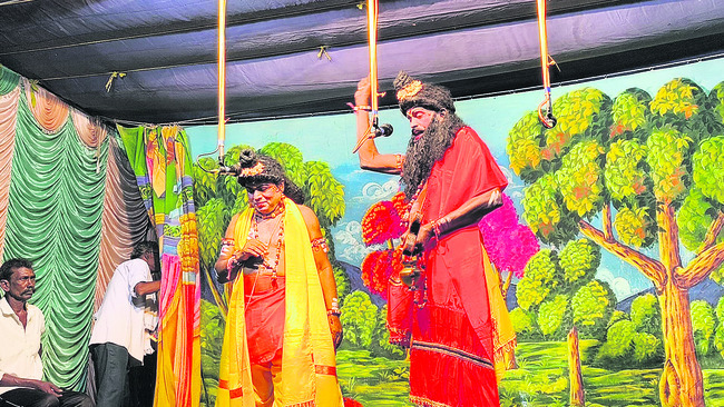 రంగస్థల కళాకారులకు ఆదరణ కరువు1