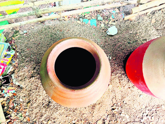 కుండలు సరే.. తాగునీరు ఏదీ?2