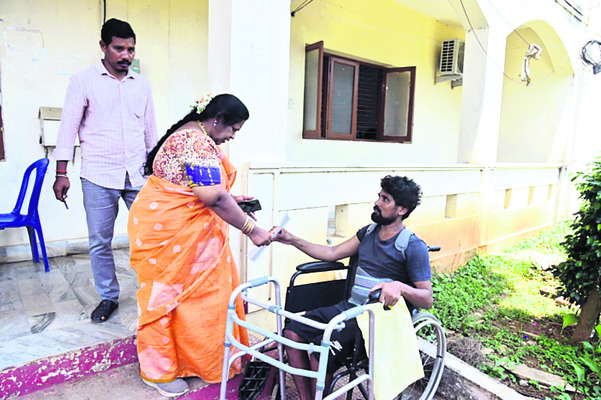 నిరసనలతో హోరెత్తిన కలెక్టరేట్‌ 2