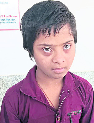 అర్జీలు అందించి.. ఆవేదన చెప్పుకుని2