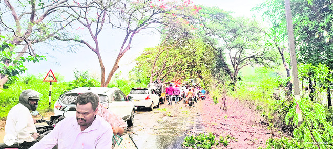 ఈదురు గాలులు.. వడగళ్లవాన2