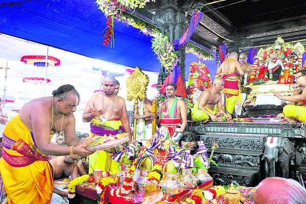 వైభవంగా సాగిన శ్రీరామ పట్టాభిసేకం 
1