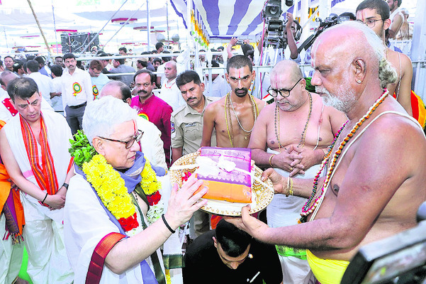 వైభవంగా సాగిన శ్రీరామ పట్టాభిసేకం 
2