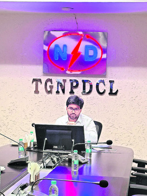 గోదావరి పరీవాహక ప్రాంత అధికారులు అప్రమత్తంగా ఉండాలి1