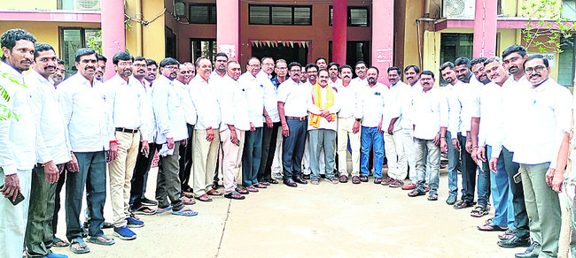బార్‌ అసోసియేషన్‌ ఏకగ్రీవం 
2