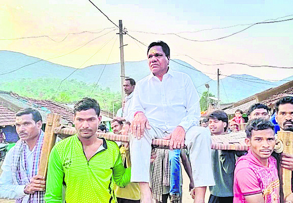 ఒడియా పాఠ్య పుస్తకాల  పంపిణీ 1