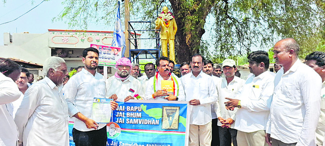శివలింగం వద్ద నాగుపాము  1